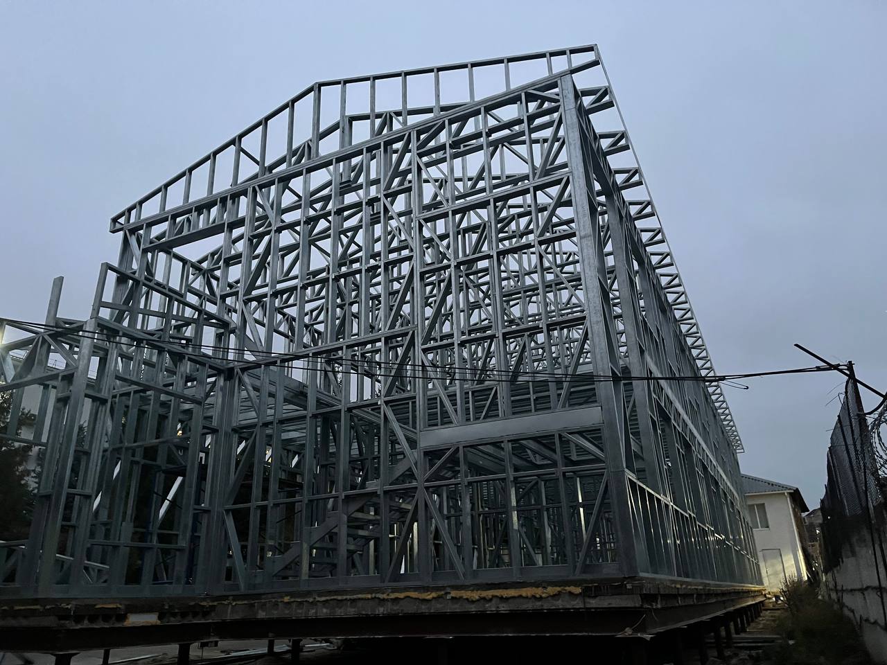 Двухэтажное здание